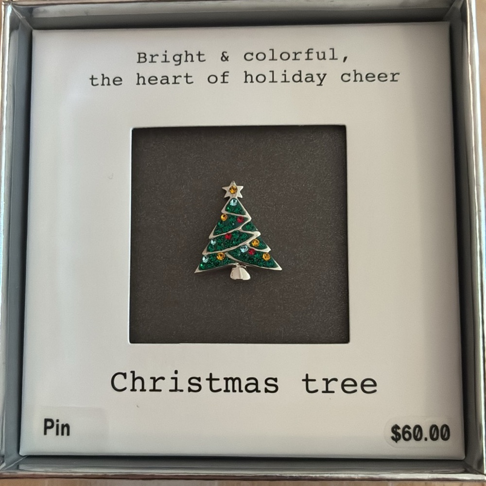 NWT Festive Christmas Tree Pin